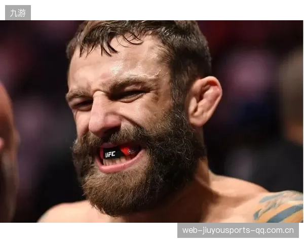 MMA飞膝一击致命瞬间：一场令人震撼的KO经典
